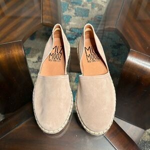 New NEVER WORN! CARMENA Miz Mooz size 40=9.-9.5